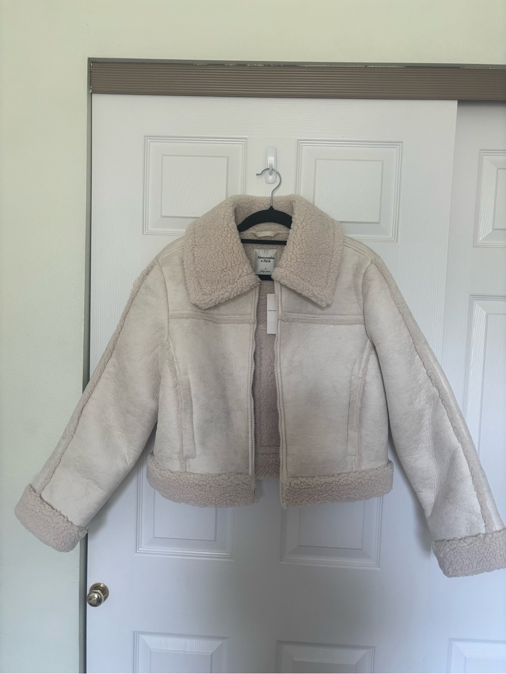 NWT Abercrombie and Fitch Cream Vegan Suede Sherpa Zip Up Bomber Jacket Size L